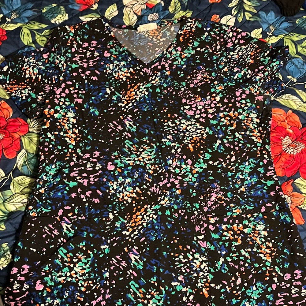 Medium scrub top